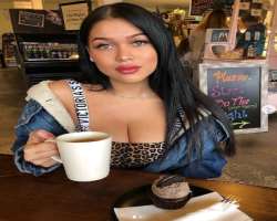 She enjoys having meals in different cafes and restaurants and also loves to give try new dishes and cuisines.